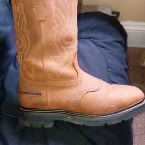Cody james square toe boots.100$OBOprice negotiabl